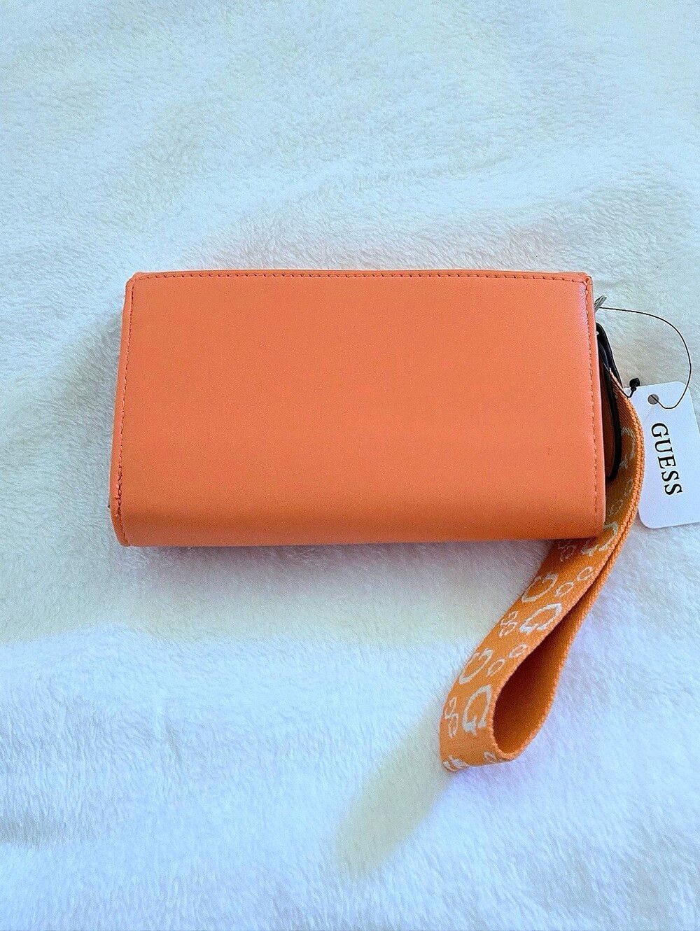 Guess❓️ "Finnian" Wristlet - NWT - Picture 2 of 16